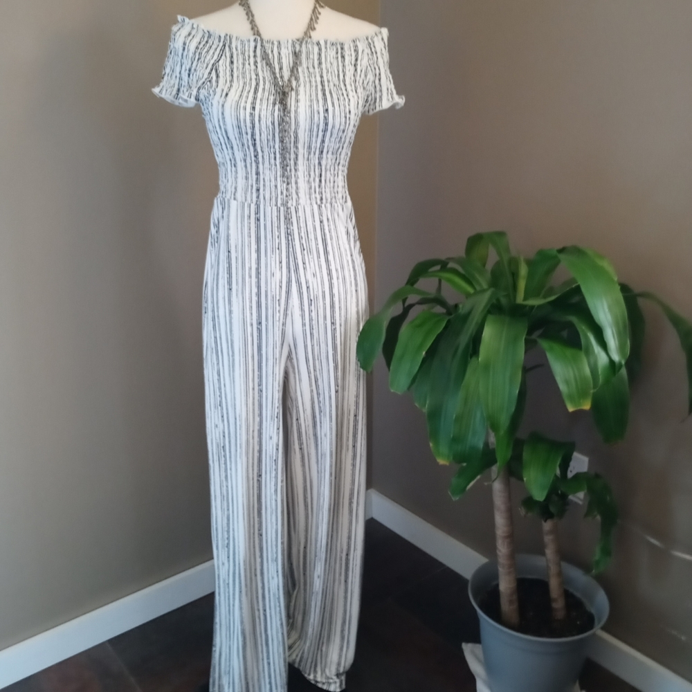 Polly & Esther off shoulder jump suit